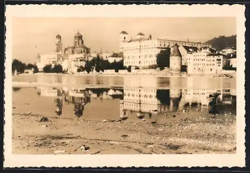 AK Passau, Ortsansicht vom Wasser aus gesehen