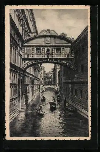 AK Venedig, Die Seufzerbrücke mit Gondeln