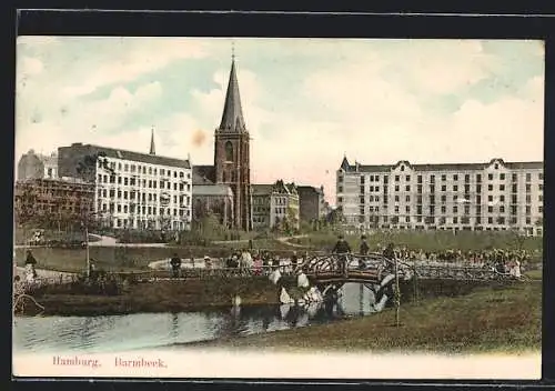 AK Hamburg-Barmbek, Parkanlage mit Holzbrücke über Gewässer, Wohnhäuser und kath. Kirche