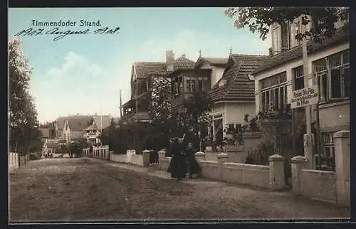 AK Timmendorfer Strand, Strassenpartie mit Pension Villa Flora, Bes. H. Reese