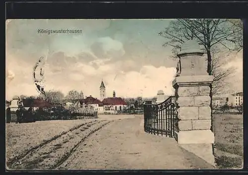 AK Königswusterhausen, Strassenpartie mit Kirche