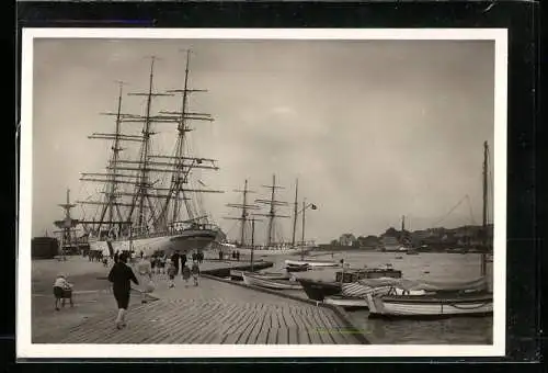 AK Flensburg, Segelschiffe am Hafen