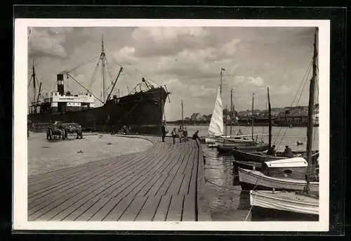 AK Flensburg, Dampfer am Hafen