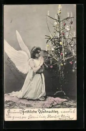 AK Weihnachtsengel betet vor dem Christbaum