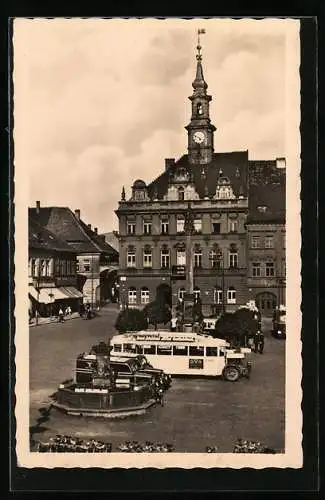 AK B.-Leipa /Sudetenland, Busse auf dem Platz