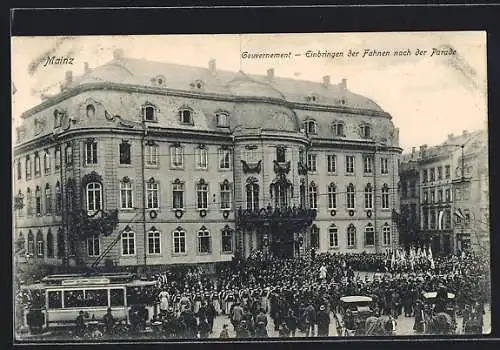 AK Mainz, Gouvernement, Einbringen der Fahnen nach der Parade, Strassenbahn