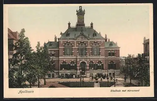 AK Apeldoorn, Stadhuis met monument