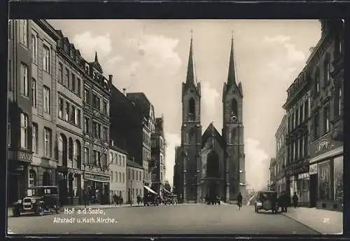 AK Hof a. d. Saale, Strassenpartie mit Bank und Katholischer Kirche in der Altstadt