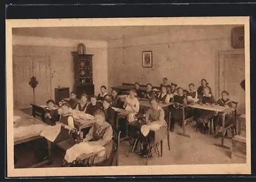 AK Burghausen a. d. Salzach, Lehr- und Erziehungsinstitut der Engl. Fräulein, Handarbeitssaal, Innenansicht