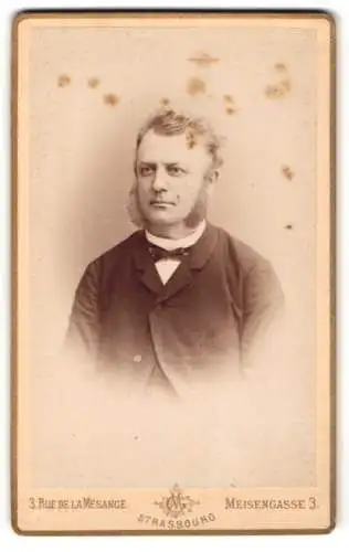 Fotografie Mathias Gerschel, Strassburg, Meisengasse 3, Charmanter Herr im Anzug mit Koteletten