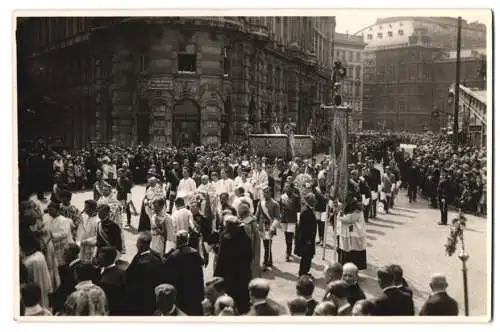 Fotografie Wolfrum Wien, Ansicht Wien, Prozessions-Umzug in der Innenstadt