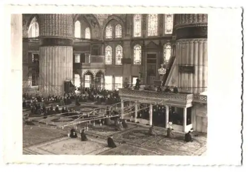 Fotografie unbekannter Fotograf, Ansicht Istanbul / Konstantinopel, Sultan-Ahmed-Moschee Innenansicht