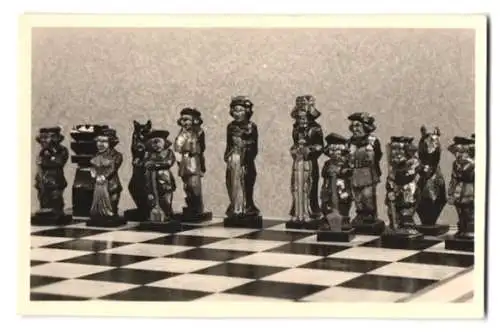 Fotografie Konrad Kallbach, Steinbeck / Luhe, Schach / Chess, kunstvoll gestaltete Schachfiguren