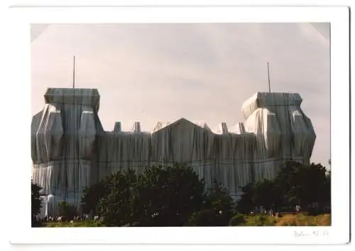 10 Fotografien Ansicht Berlin, Reichstagsverhüllung durch Christo und Jean Claude, 1995