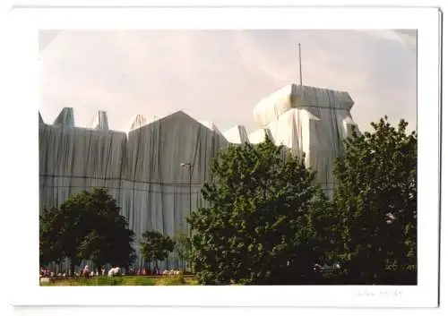 10 Fotografien Ansicht Berlin, Reichstagsverhüllung durch Christo und Jean Claude, 1995