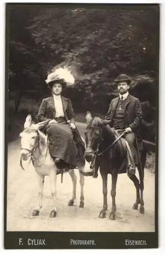 Fotografie F. Cyliax, Eisenach, Besucher auf Eseln unterwegs zur Wartburg