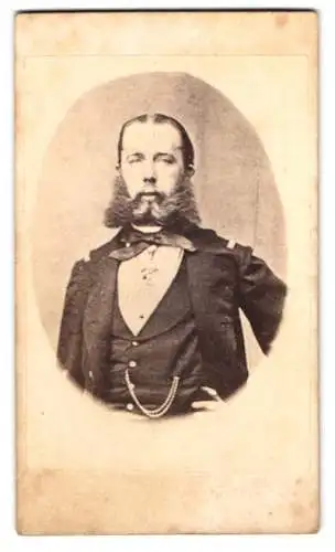Fotografie unbekannter Fotograf und Ort, Portrait Kaiser Maximilian I. von Mexiko in Uniform