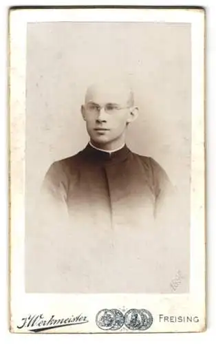 Fotografie J. Werkmeister, Freising, bayerischer Geistlicher im Talar