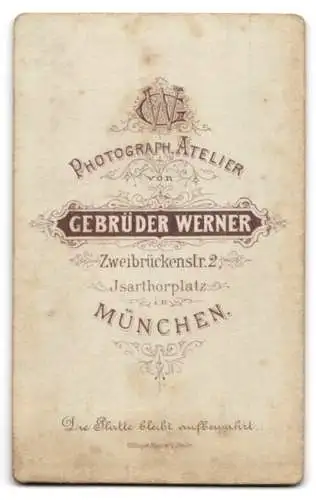 Fotografie Gebrüder Werner, München, junges Brautpaar im schwarzen Hochzeitskleid mit Schleier