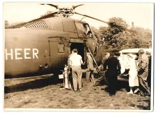 2 Fotografien Hubschrauber Sikorsky S-58 der Bundeswehr Heeresflieger im Einsatz bei Hameln