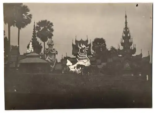 4 Fotografien unbekannter Fotograf, Ansicht Rangun / Birma, Tempelanlagen & Heiligenbild, Villa, Herrenhaus um 1928