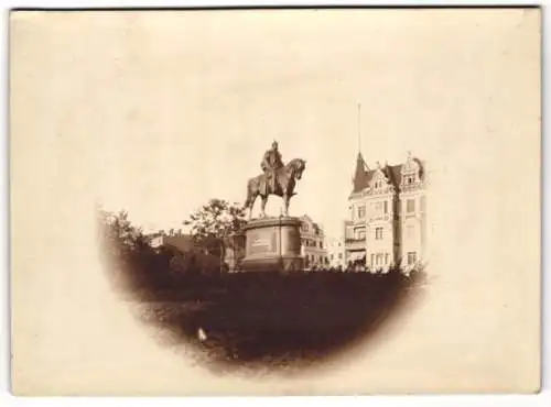 Fotografie unbekannter Fotograf, Ansicht Magdeburg, das Kaiser Wilhelm Denkmal auf dem Kaiser-Wilhelm-Platz