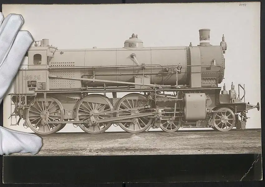 Fotografie unbekannter Fotograf und Ort, Eisenbahn der Lokomotivfabrik Floridsdorf (LOFAG), III 400, Nr. 109.26 0