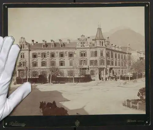 Fotografie B. Johannes, Mera, Ansicht Meran, Blick auf das Hotel Habsburger Hof / Hotel Bellevue, Grossformat 30 x 25cm