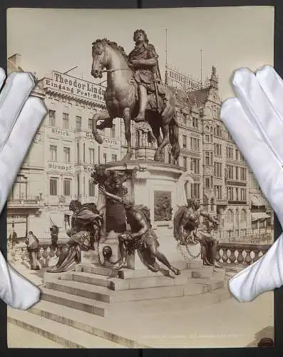 Fotografie Leon & Levy, Paris, Ansicht Berlin, Denkmal des Grossen Kurfürsten mit Blick in die Burgstrasse, Kurfürstenhaus