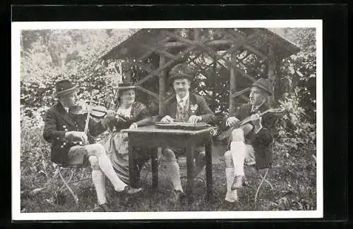 AK Salzburg, Musikanten mit Zither, Geige und Gitarre am Tisch