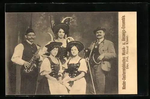 AK Nieder-Österreichisches Musik- u. Gesangs-Ensemble von Frl. Mizzi Klaer in Trachten mit Saxophon