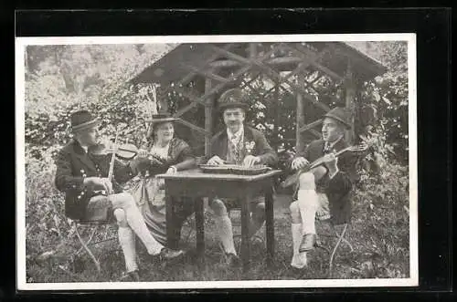 AK Salzburg, Musikanten mit Zither, Geige und Gitarre am Tisch