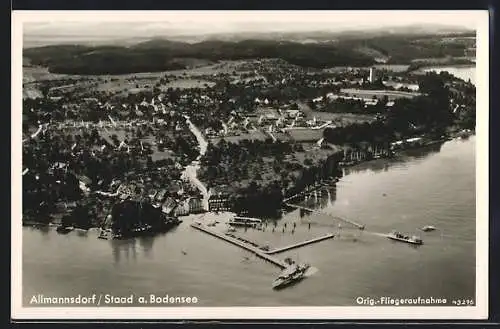 AK Allmannsdorf, Fliegeraufnahme vom Ort mit Hafen am Bodensee