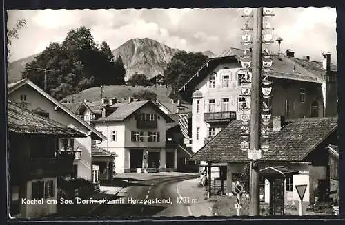 AK Kochel am See, Dorfmotiv mit Herzogstand