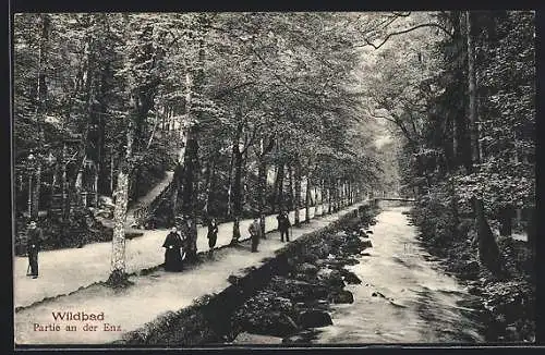 AK Bad Wildbad, Spaziergänger an der Enz