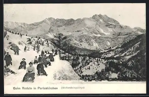 AK Partenkirchen, Leute mit Schlitten beim Rodeln