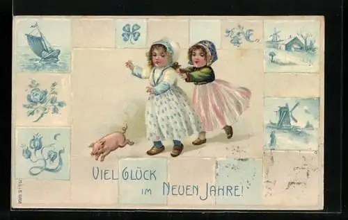 Präge-AK Mädchen reisen mit Glücksschwein ins Neujahr, Segelschiff, Kleeblatt und Mühle