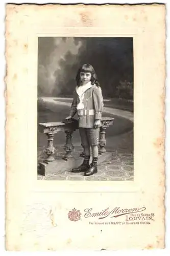 Fotografie Emile Morren, Louvain, Rue de Namur, 18, Kleiner Junge im Matrosenanzug