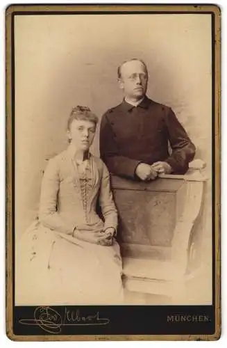 Fotografie Jos. Albert, München, Carlstr. 21, Soldat in Uniform mit Frau