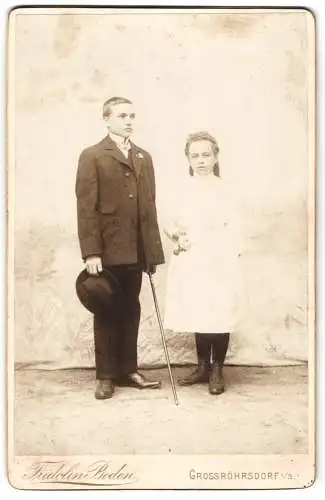 Fotografie Fridolin Boden, Grossröhrsdorf i. S., Junges Mädchen im Kleid mit jungem Mann