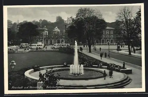 AK Neustadt a. d. Weinstrasse, Bahnhofsplatz mit Brunnen