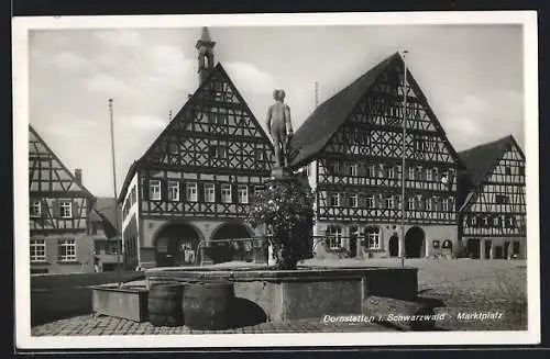 AK Dornstetten, Partie am Marktplatz mit Brunnen