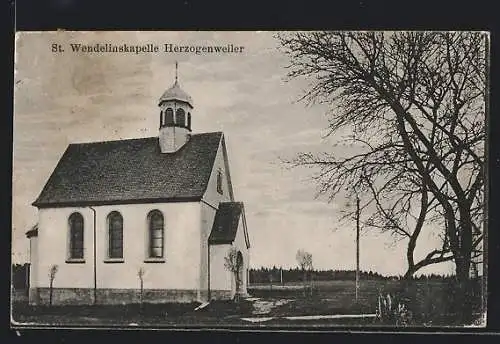 AK Herzogenweiler, St. Wendelinskapelle mit Baum