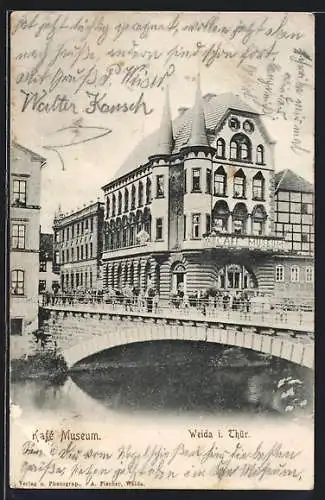 AK Weida / Thür., Ortspartie mit Cafe Museum und Brücke