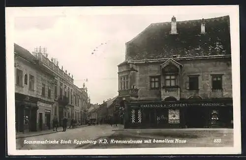 AK Eggenburg /N.-D., Kremserstrasse mit bemaltem Haus