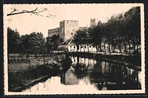 AK Laa a. d .Thaya, Flusspartie mit Burg