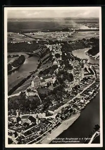 AK Burghausen / Salzach, Ortsansicht aus der Vogelschau, Orig.-Fliegeraufnahme