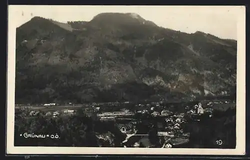 AK Grünau /O. Ö., Totalansicht mit Berpanorama
