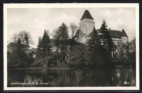 AK Heidenreichstein /N. D., Schloss, vom Wasser gesehen