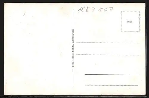 AK Daaden /Westerwald, Gasthof Ermert, Innenansicht mit wimpeln und Kaiserportrait, Ortsansicht